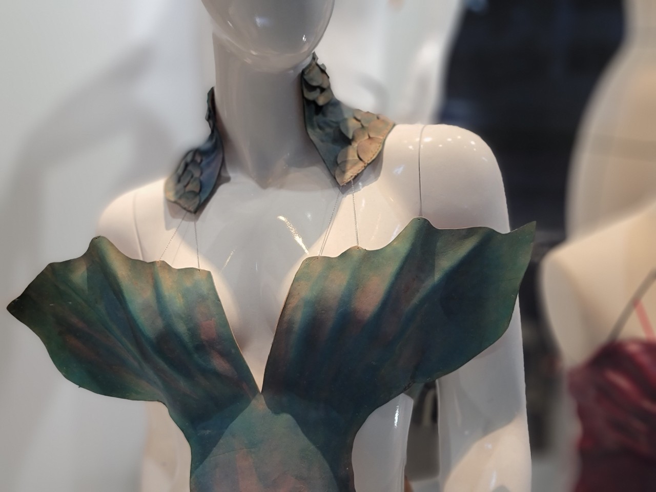 藝術服裝設計－立體皮革雕塑