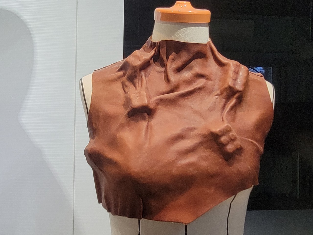 藝術服裝設計－立體皮革雕塑